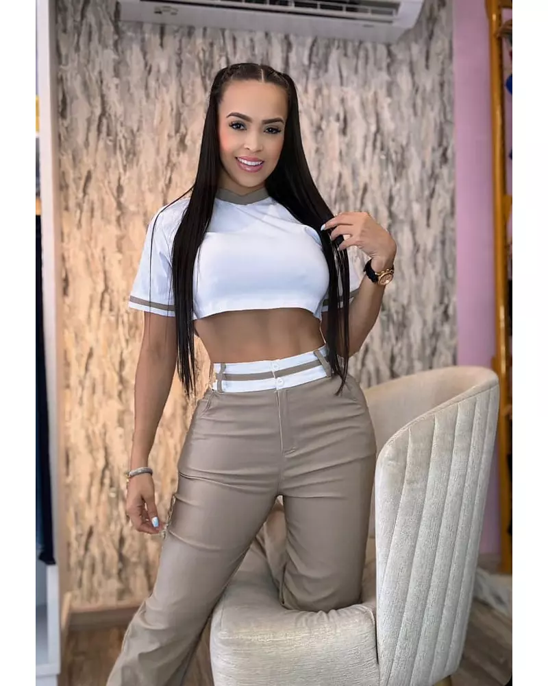 Blusa Blanca + Pantalon Beibe Oscuro