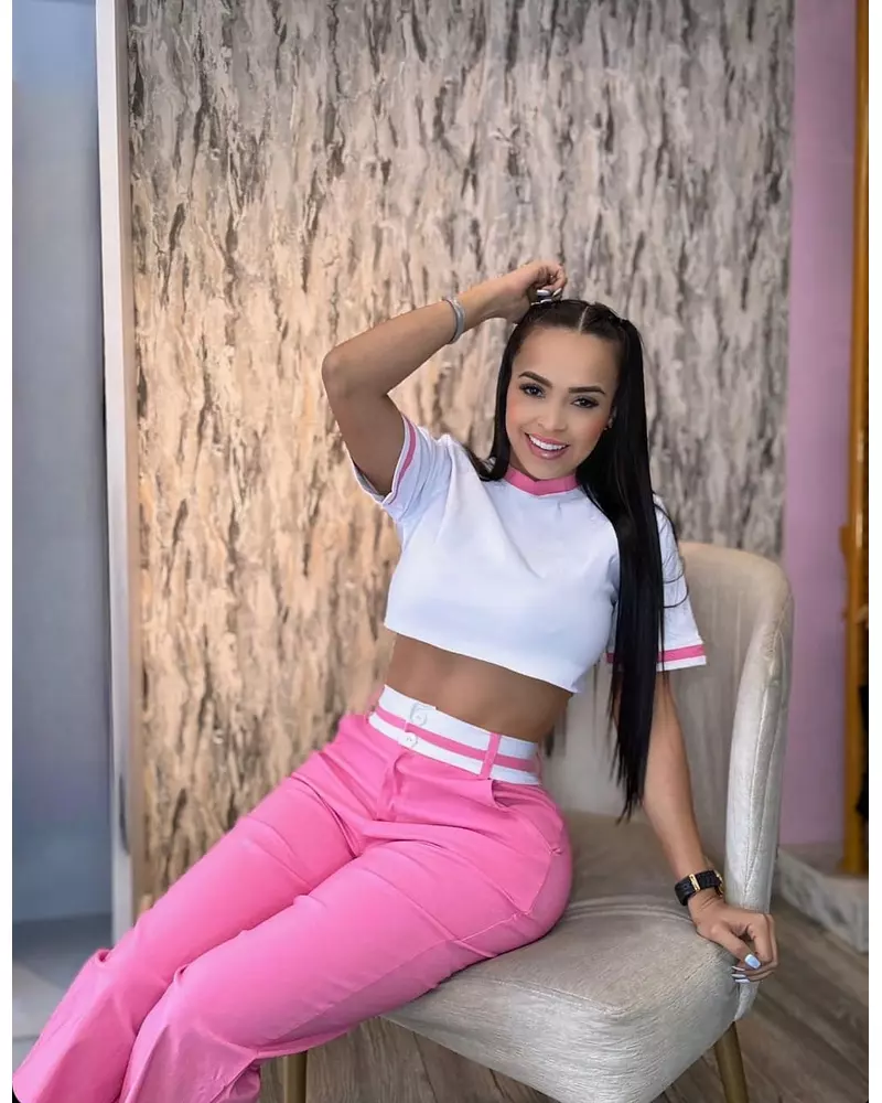 Blusa Blanca + Pantalon Rosado