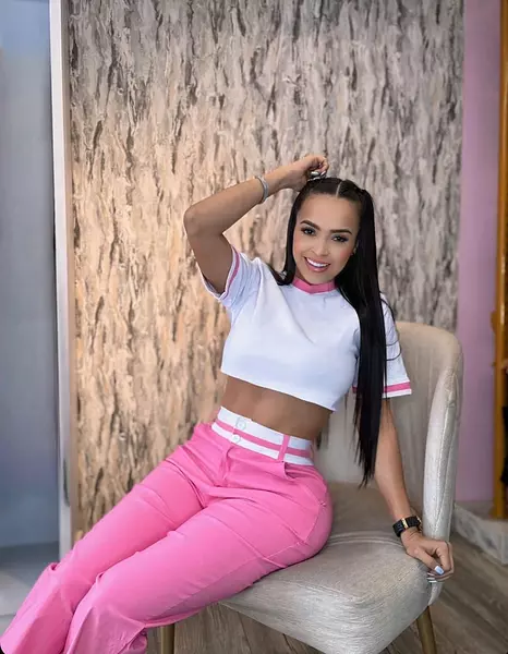 Blusa Blanca + Pantalon Rosado