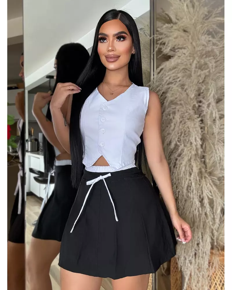 Blusa Blanca + Falda Corta Negra