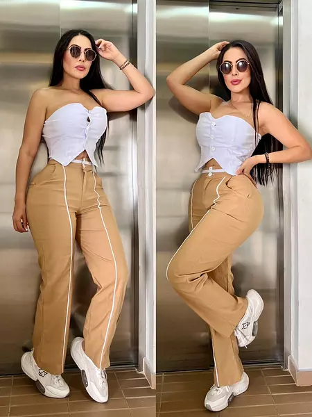 Blusa Blanca + Pantalon Café Claro