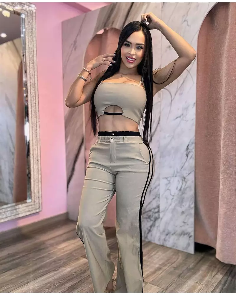 Blusa Estraple Beige + Pantalon Beibe