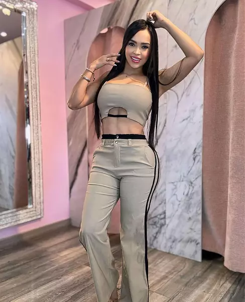 Blusa Estraple Beige + Pantalon Beibe