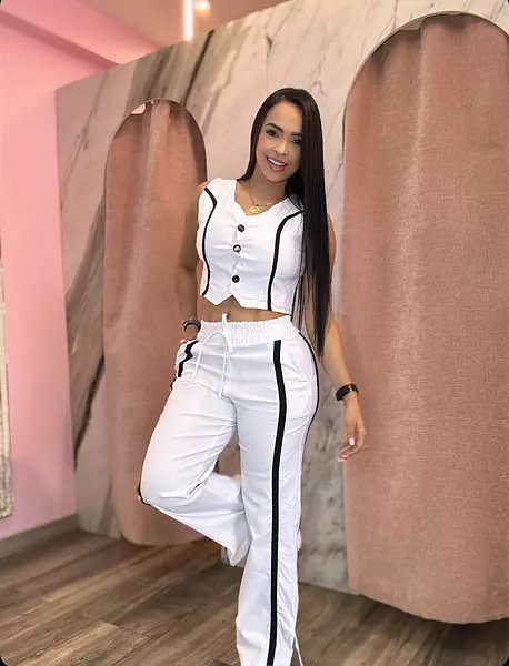 Blusa Blanca + Pantalon Blanco Linea Negra