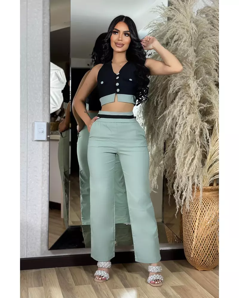 Blusa Negra + Pantalón Verde Claro