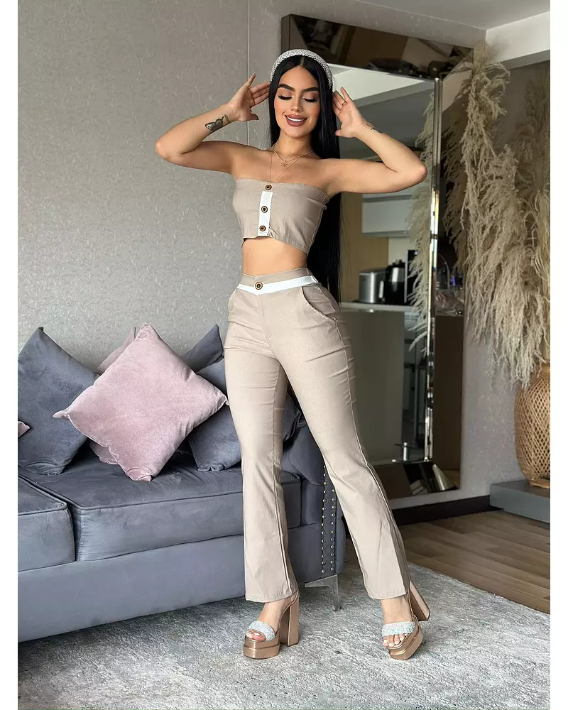Blusa Beige Estraple Botones + Pantalon Beibe