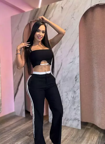 Blusa Negra + Pantalón Negro Lineas Blancas