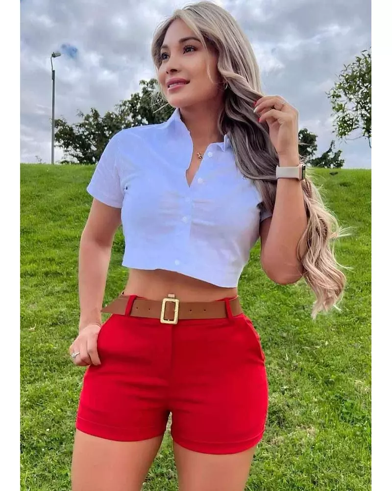 Camisa Blanca + Short Rojo