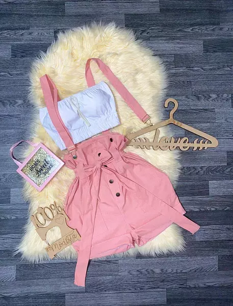 Blusa Estraple Blanca + Short Jardinero Rosado
