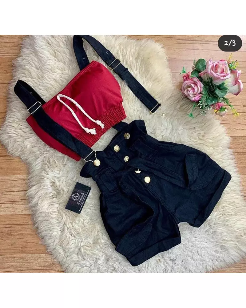 Blusa Estraple Roja + Short Jardinero Negro