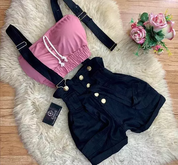 Blusa Estraple Rosada + Short Jardinero Negro