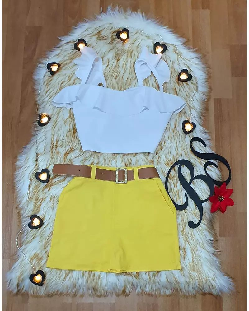 Blusa Blanca + Short Amarillo