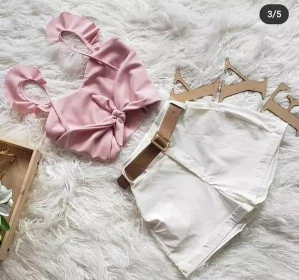 Blusa Rosada Nudo + Short Blanco
