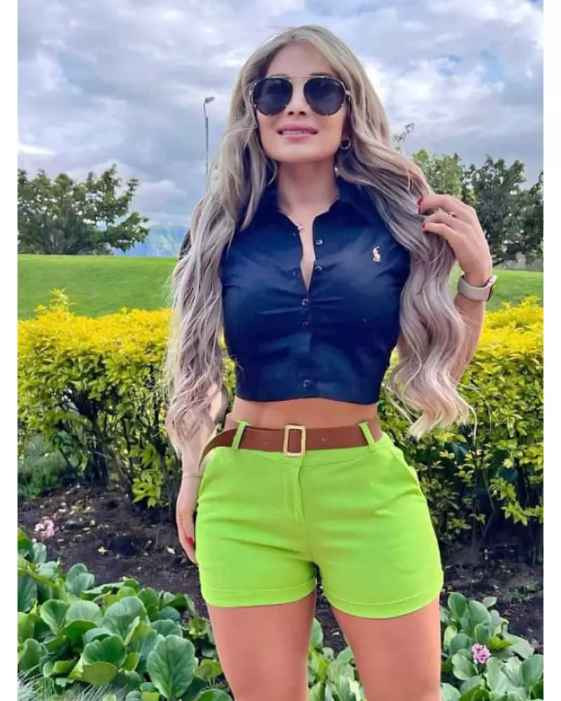 Blusa Negra + Short Verde