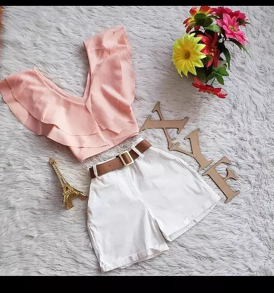 Blusa Rosada + Short Blanco