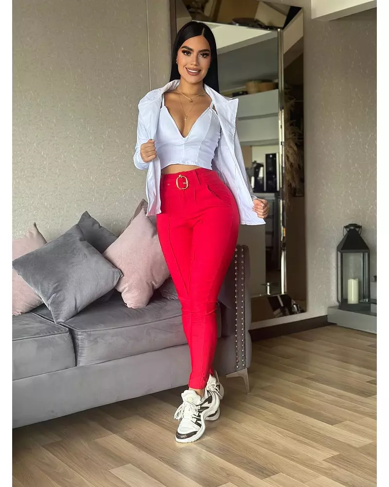 Blusa Blanca + Pantalon Rojo + Chaqueta Blanca
