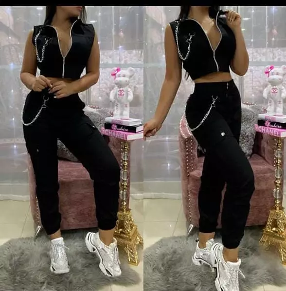 Blusa Negra + Pantalón Negro Aplique Cadena
